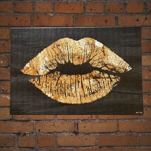 Oliver Gal Solid Kiss Night Lightbox on Canvas